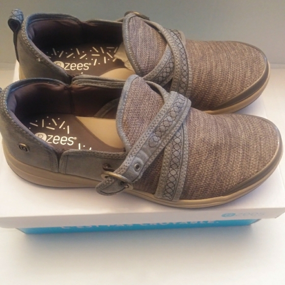 Naturlizer Bzees shoes brand new!! - Picture 1 of 4
